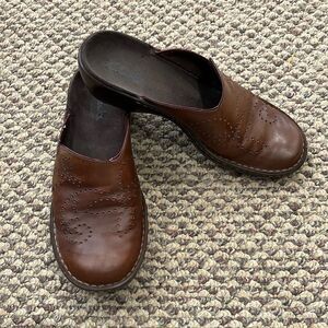 Clarks Artisan 72498 Women’s Brown Leather Slip On Mule Clog Shoe Size 8 EU 38.5